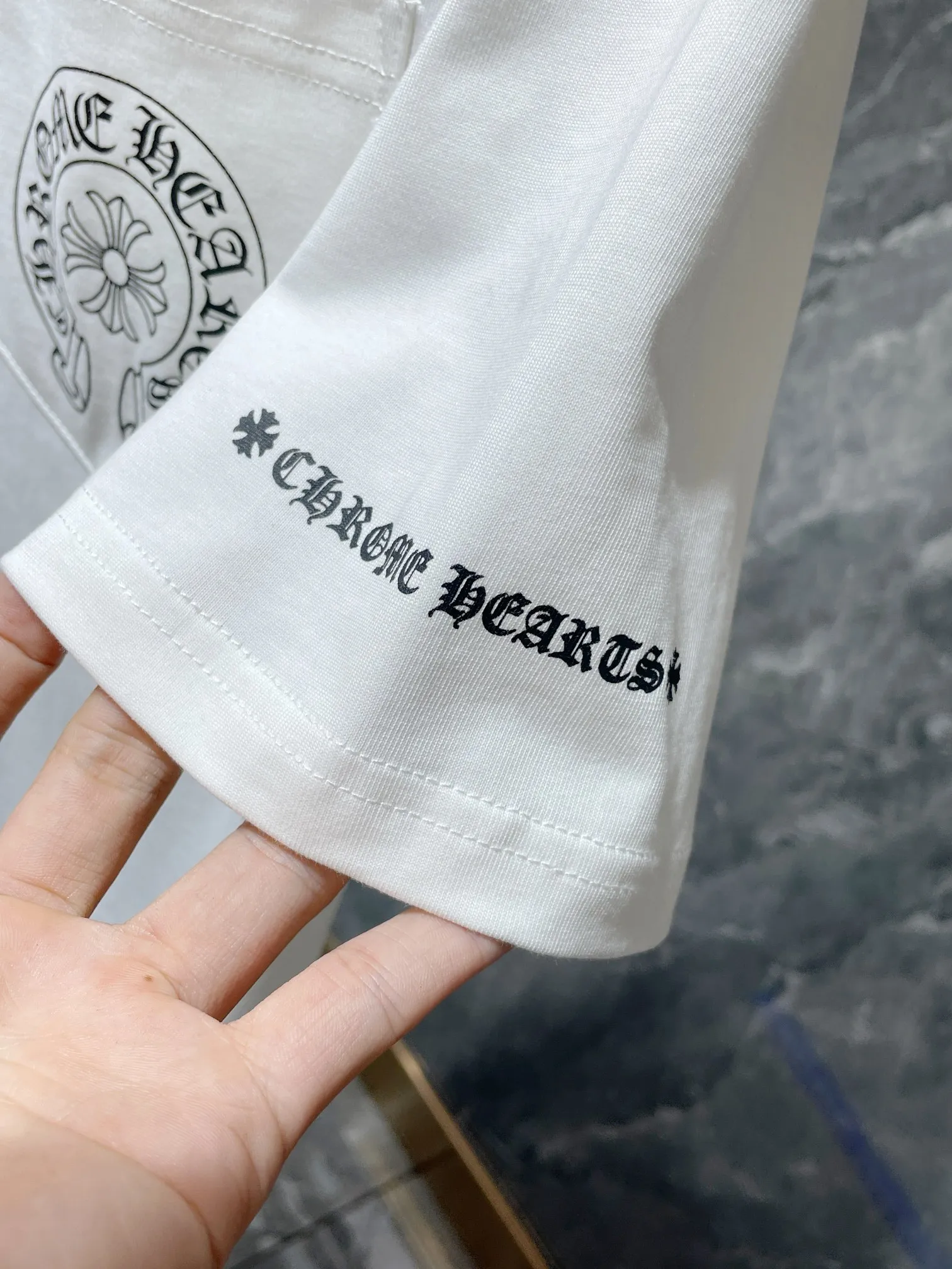 P140 New in summer Chrome Hearts 25ss 260g~270g High-weight, environmentally friendly and high-quality top-quality fabric Classic large horseshoe cross pattern Sanskrit short sleeves Imported glue printing and dyeing Counter synchronization 1:1 replica version Recommended color: black white Size: S, M, L, XL